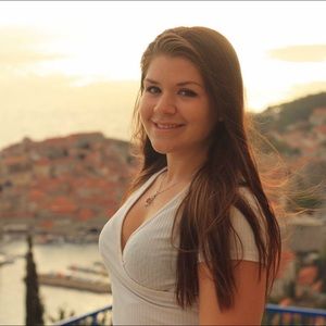 Meet your Posher, Caroline